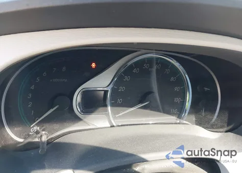 2014 Toyota Sienna Xle V6 8 Passenger z USA, uszkodzony, nr VIN 5TDYK3DC3ES475018